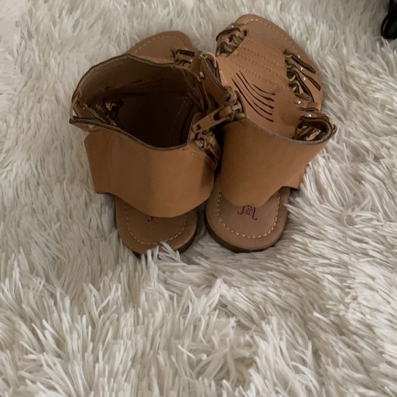 Sandals - Picture 3 of 5